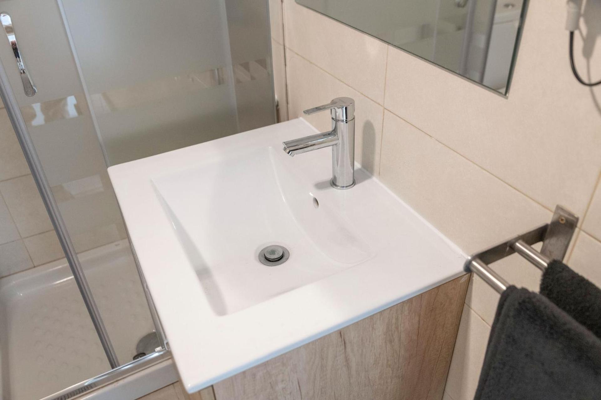 Beetroot, Jedes Zimmer Verfuegt Ueber Smart Tv , Eigenes Bad Mit Regendusche Und Balkon Llucmajor  Exterior foto