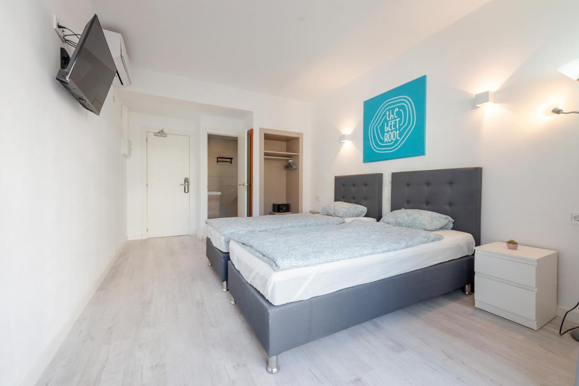 Beetroot, Jedes Zimmer Verfuegt Ueber Smart Tv , Eigenes Bad Mit Regendusche Und Balkon Llucmajor  Exterior foto